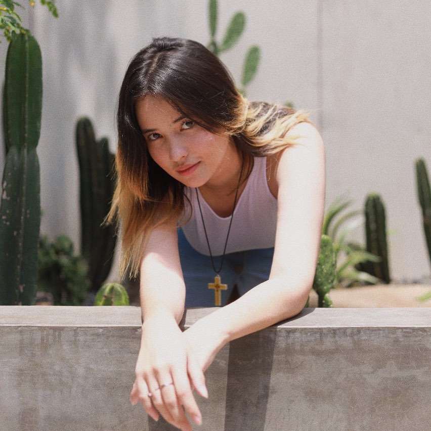 8 Potret Rheina Asisten Pribadi Ke-15 Hotman Paris yang Viral, Parasnya Bikin Susah Kedip!