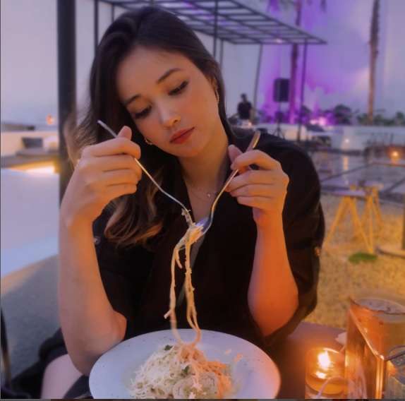 8 Potret Rheina Asisten Pribadi Ke-15 Hotman Paris yang Viral, Parasnya Bikin Susah Kedip!