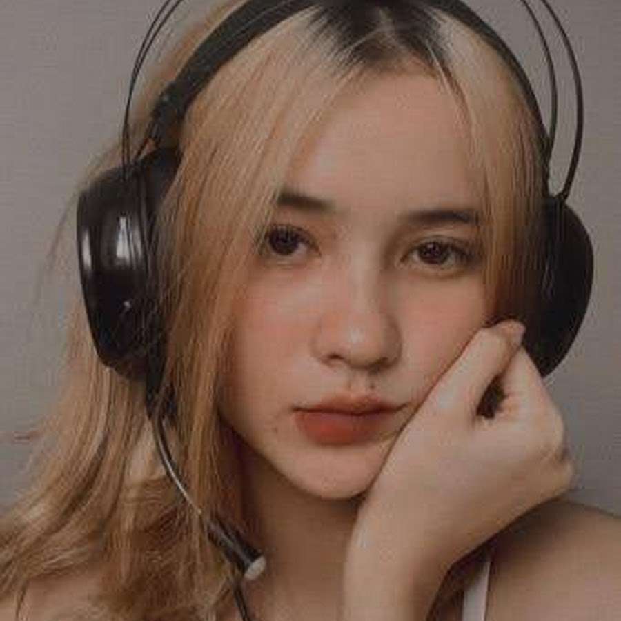 8 Potret Rheina Asisten Pribadi Ke-15 Hotman Paris yang Viral, Parasnya Bikin Susah Kedip!