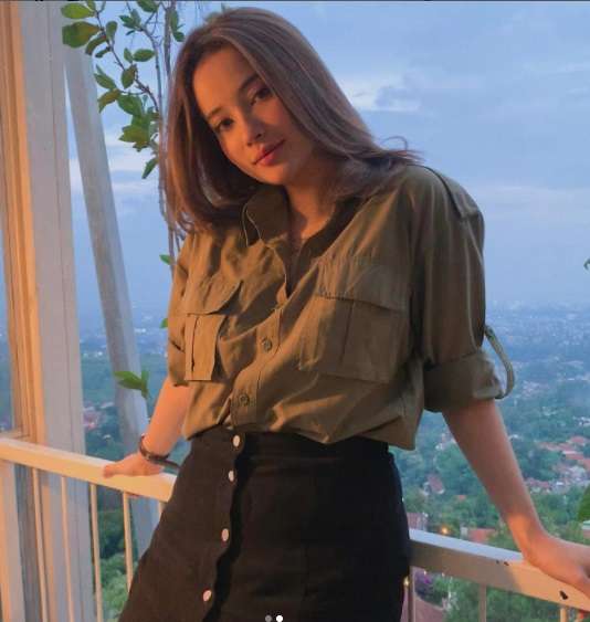 8 Potret Rheina Asisten Pribadi Ke-15 Hotman Paris yang Viral, Parasnya Bikin Susah Kedip!