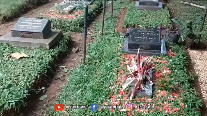 8 Potret Kondisi Makam Julia Perez Usai 5 Tahun Kepergiannya, Penampakannya Bikin Syok!