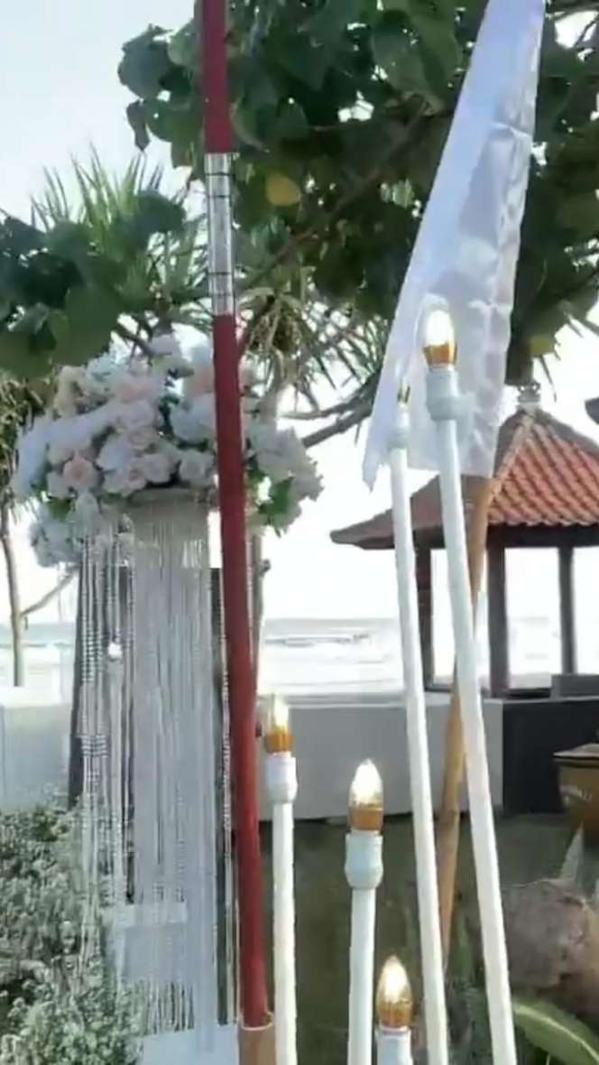 8 Potret Lokasi Nikah Venna Melinda dan Ferry Irawan di Bali, Konsepnya Bikin Takjub!