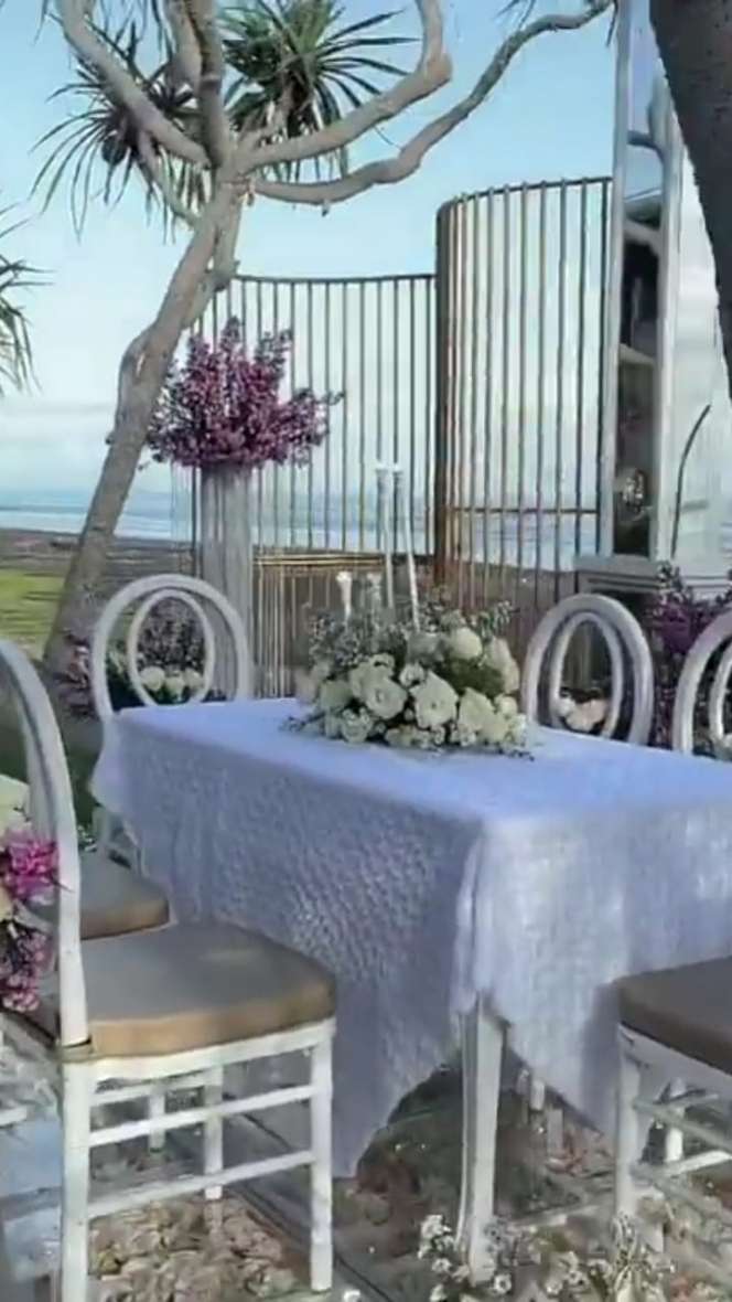 8 Potret Lokasi Nikah Venna Melinda dan Ferry Irawan di Bali, Konsepnya Bikin Takjub!