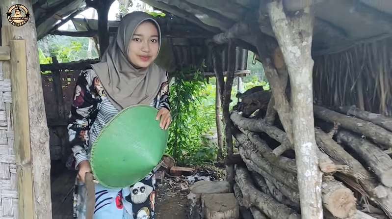8 Potret Gadis Desa yang Cantiknya Bak Bidadari, Rela Bongkar Celengan Demi Pasang Behel Gigi!