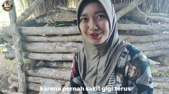 8 Potret Gadis Desa yang Cantiknya Bak Bidadari, Rela Bongkar Celengan Demi Pasang Behel Gigi!