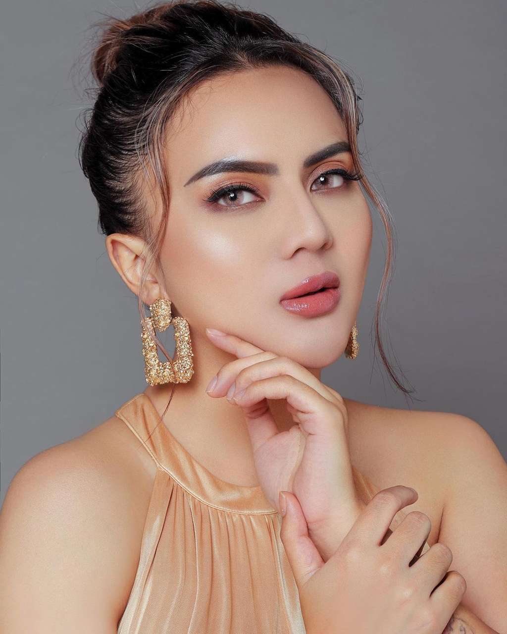 Ingat Model Cantik yang Dulu Disebut 'Layani' Gembong Narkoba? Kini Kondisi Wajahnya Memprihatinkan, Lihat 9 Potretnya