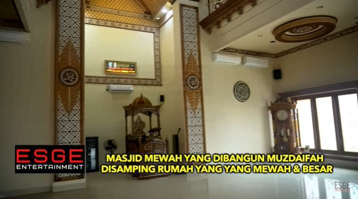 Megahnya Masjid Milik Muzdalifah yang Bernuansa Emas, Lihat 7 Potretnya!