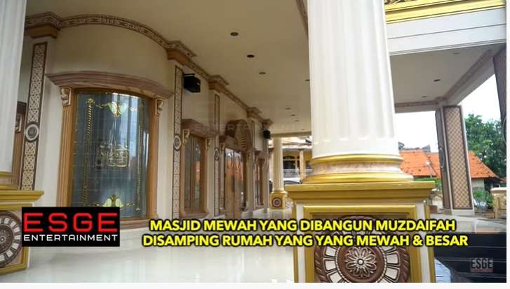 Megahnya Masjid Milik Muzdalifah yang Bernuansa Emas, Lihat 7 Potretnya!
