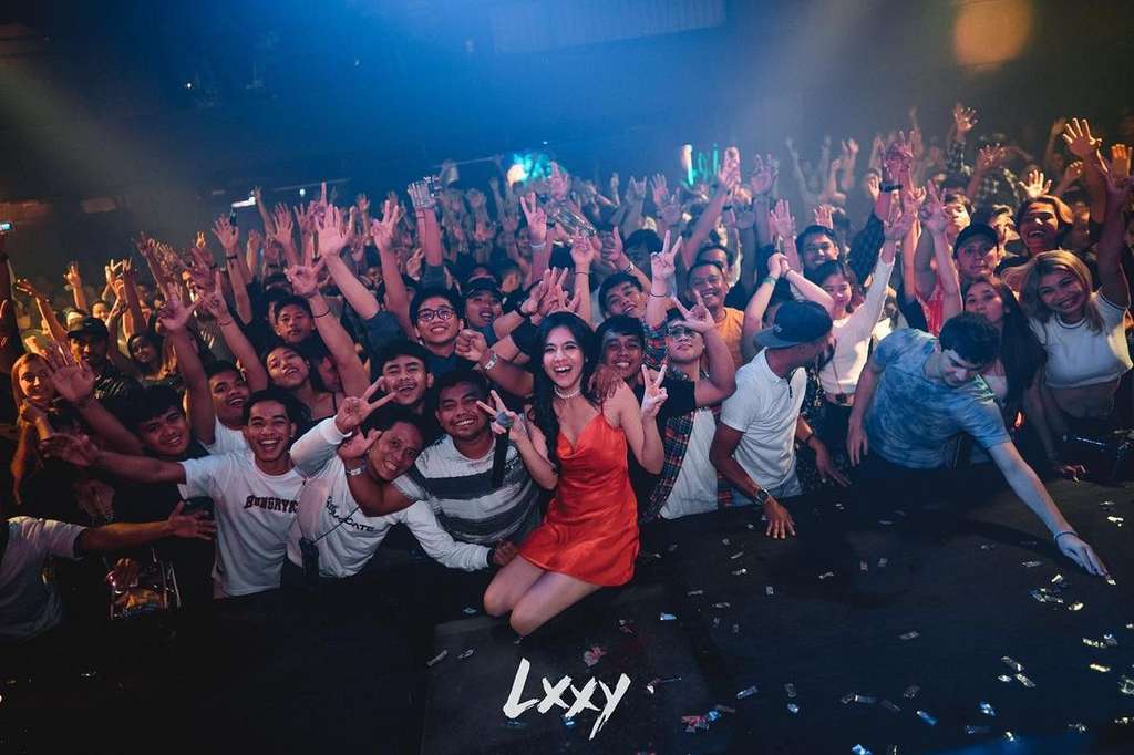 Bikin Heboh DJ Una Disawer Rp84 Juta dan Perhiasan Mewah