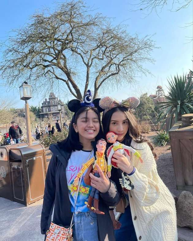 7 Potret Anya Geraldine di Paris, Gaya Fashionnya Tuai Pujian!