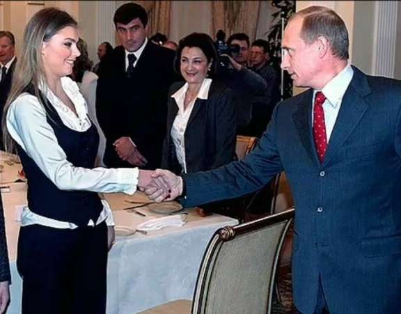 10 Potret 'Pacar Rahasia' Presiden Putin yang Disembunyikan, Cantiknya Bikin Melongo!