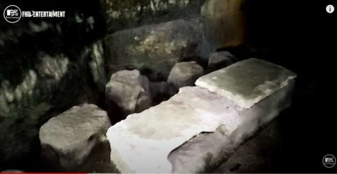 7 Potret Rumah Batu yang Ditempati Satu Keluarga, Lokasinya di Tengah Hutan!