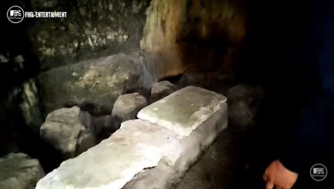 7 Potret Rumah Batu yang Ditempati Satu Keluarga, Lokasinya di Tengah Hutan!