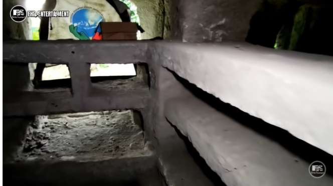 7 Potret Rumah Batu yang Ditempati Satu Keluarga, Lokasinya di Tengah Hutan!