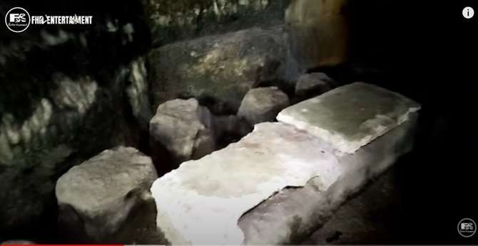 7 Potret Rumah Batu yang Ditempati Satu Keluarga, Lokasinya di Tengah Hutan!