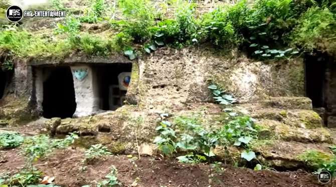 7 Potret Rumah Batu yang Ditempati Satu Keluarga, Lokasinya di Tengah Hutan!