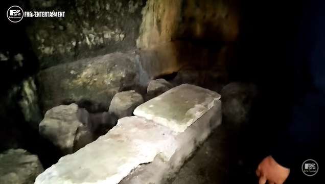 7 Potret Rumah Batu yang Ditempati Satu Keluarga, Lokasinya di Tengah Hutan!