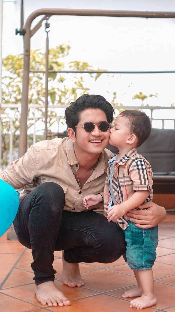 Potret 5 Artis Jadi Single Parent, Telaten Banget Asuh Anak