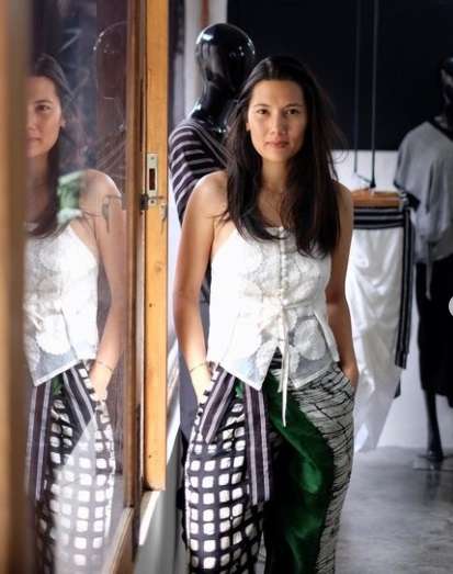 8 Potret Sarah Diorita Istri Eross Sheila On 7 yang Jarang Tersorot, Ternyata Keturunan Prancis!