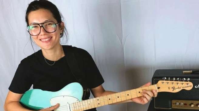 8 Potret Sarah Diorita Istri Eross Sheila On 7 yang Jarang Tersorot, Ternyata Keturunan Prancis!