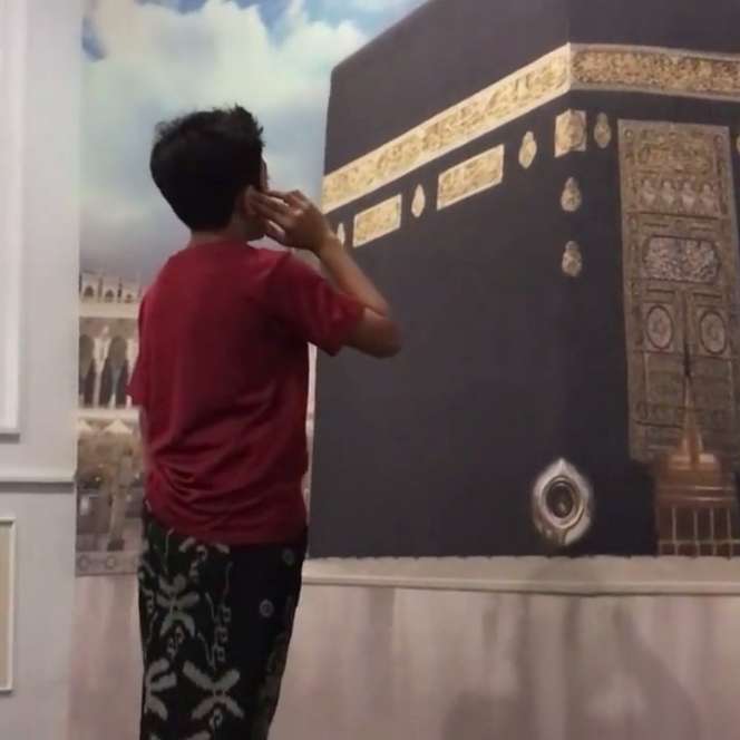 8 Potret Bilal Putra Bungsu Mendiang Ustaz Jefri dan Umi Pipik, Bersuara Merdu Hingga Hafal 40 Hadist!