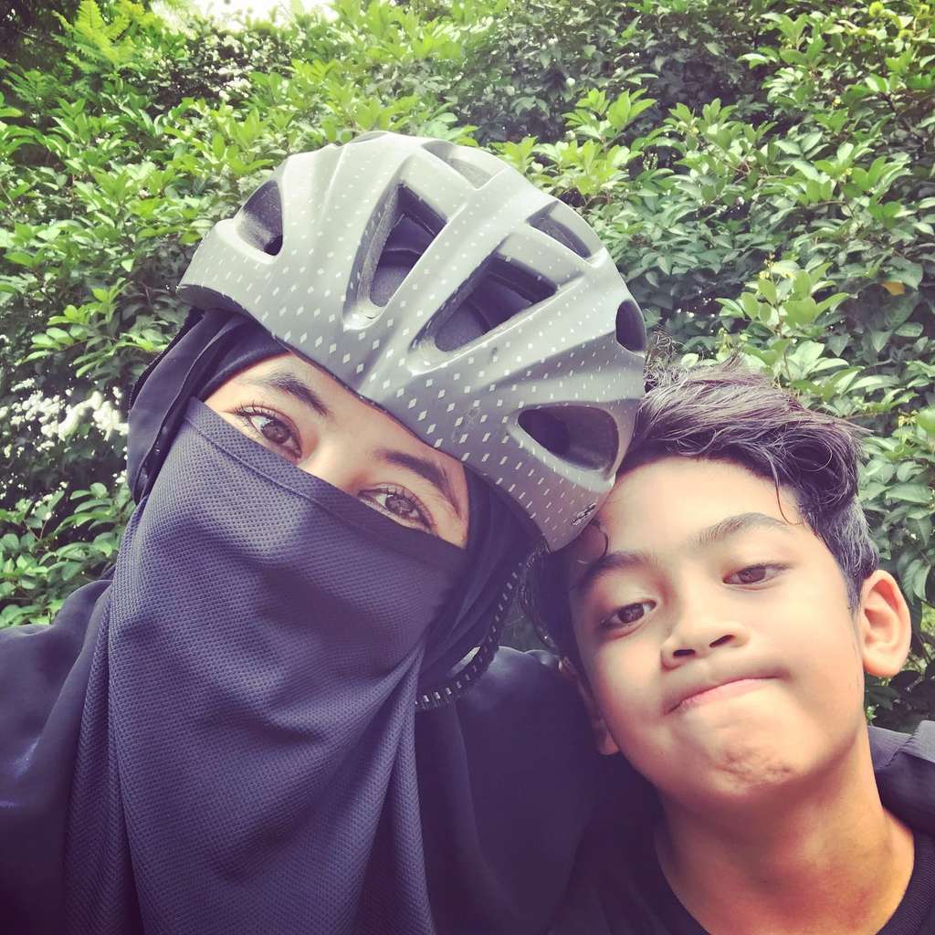 8 Potret Bilal Putra Bungsu Mendiang Ustaz Jefri dan Umi Pipik, Bersuara Merdu Hingga Hafal 40 Hadist!