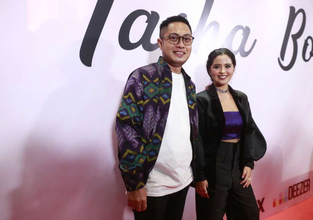 Potret Penyanyi Tasha Bouslama Bawakan Lagu Ciptaan Krishna Balagita ex Ada Band