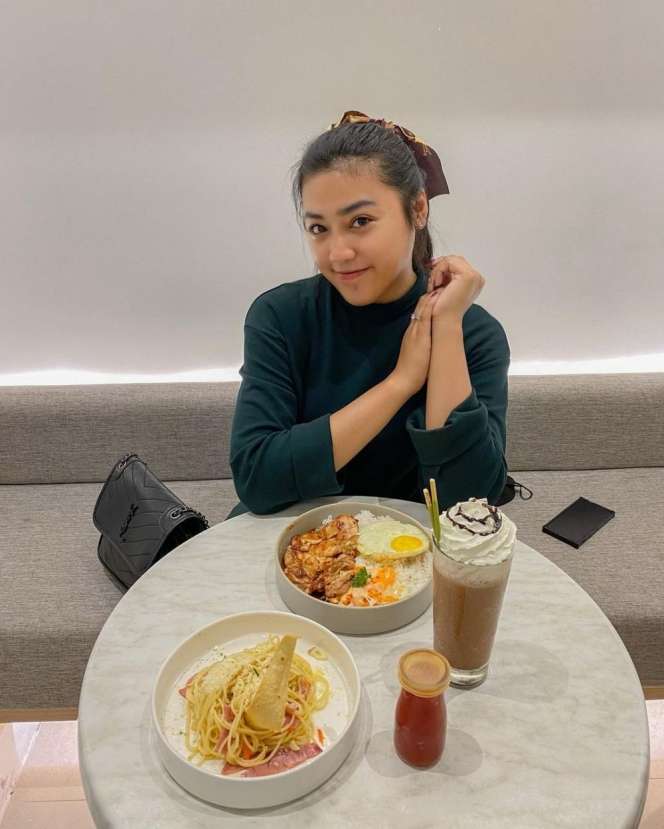8 Potret Gigi Ruwanita Mantan Istri Doni Salmanan yang Ikut Tersorot, Parasnya Bikin Salfok!