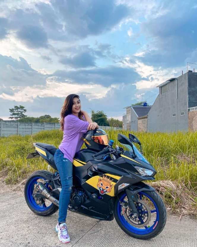 8 Potret Gigi Ruwanita Mantan Istri Doni Salmanan yang Ikut Tersorot, Parasnya Bikin Salfok!