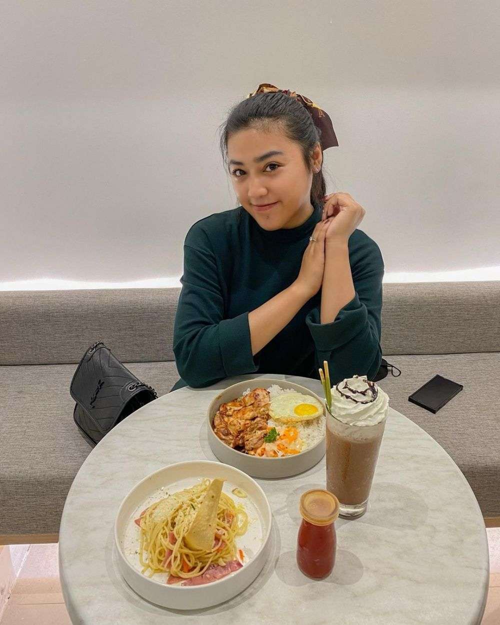 8 Potret Gigi Ruwanita Mantan Istri Doni Salmanan yang Ikut Tersorot, Parasnya Bikin Salfok!
