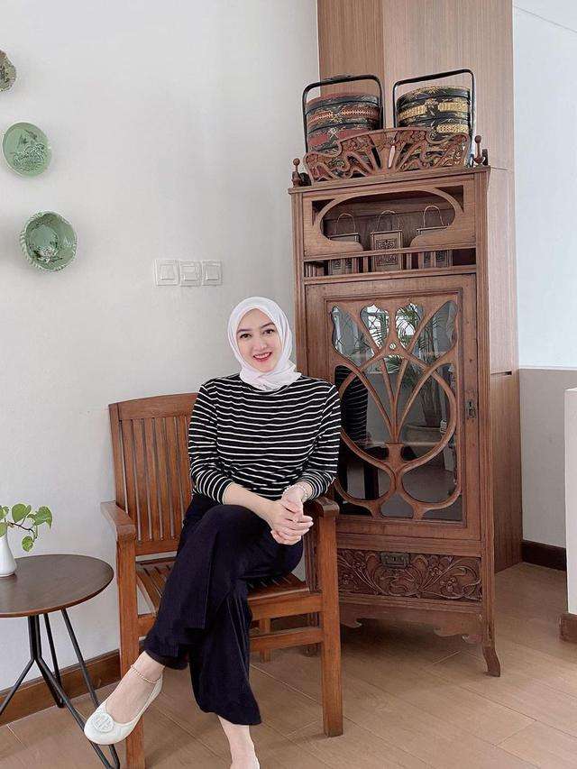 7 Potret Indriani Hadi Mantan Istri Sahrul Gunawan yang Jarang Tersorot, Kini Jadi Saingan!