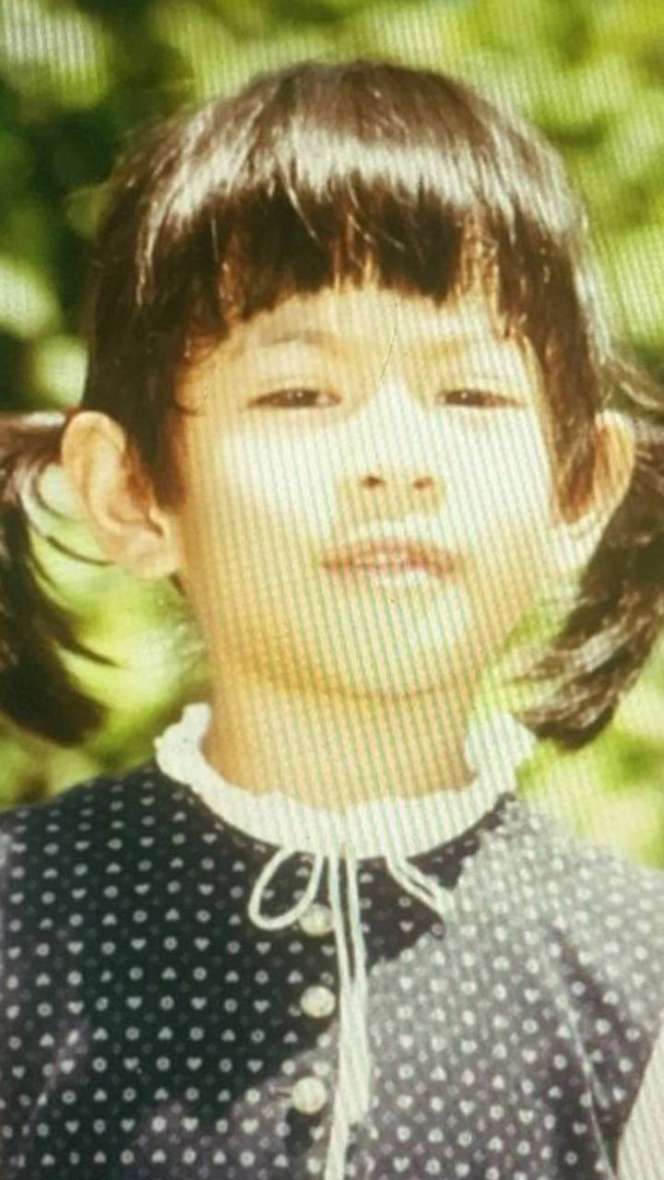 5 Potret Lawas Dian Sastrowardoyo Saat Masih Kecil, Sudah Jago Pose Depan Kamera