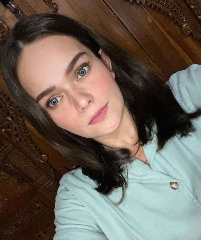 8 Potret Dewi Natalia, Istri Sah Hilman Hariwijaya yang Meninggal, Baru Sebulan Nikah