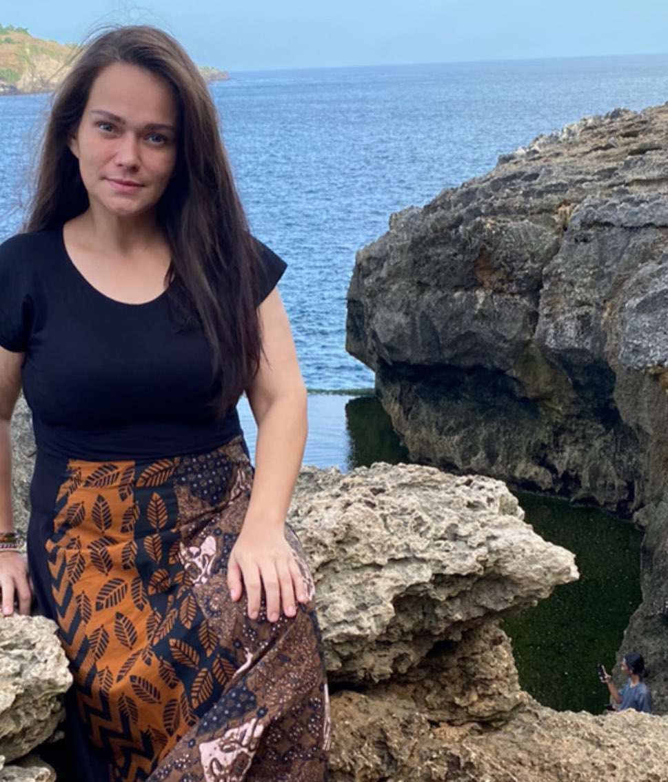 8 Potret Dewi Natalia, Istri Sah Hilman Hariwijaya yang Meninggal, Baru Sebulan Nikah