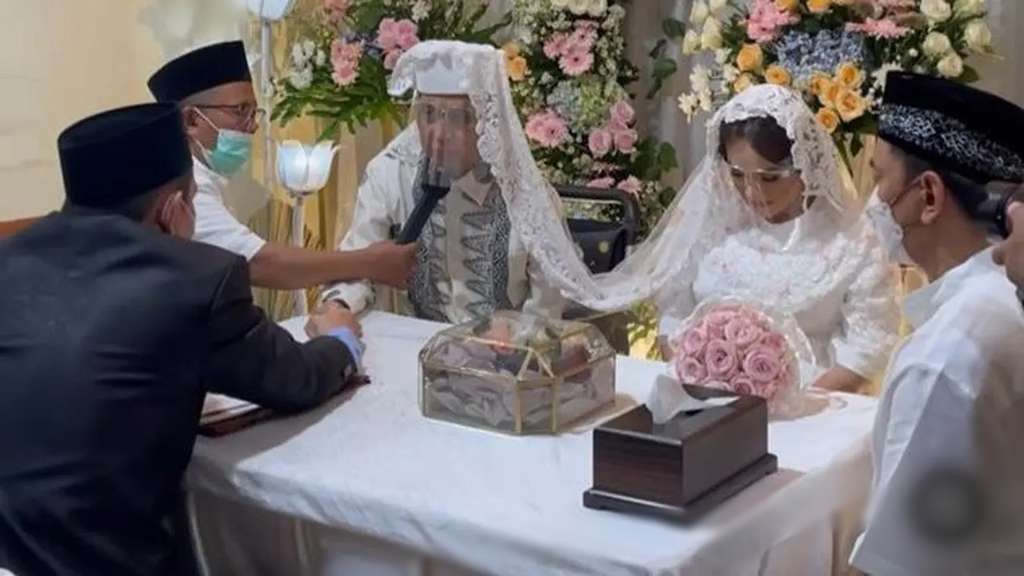 8 Potret Dewi Natalia, Istri Sah Hilman Hariwijaya yang Meninggal, Baru Sebulan Nikah