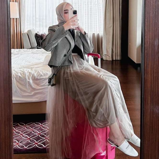 Sederet Koleksi Barang Branded Dinan Nurfajrina Istri Doni Salmanan, Mewah Banget!