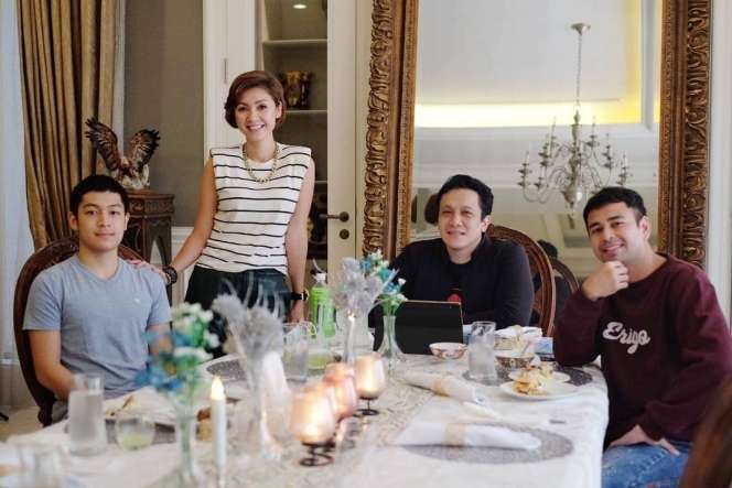 10 Potret Rumah Mewah Diaz Hendropriyono, Youtuber & Staf Khusus Presiden yang ‘Sultan’ Abis!