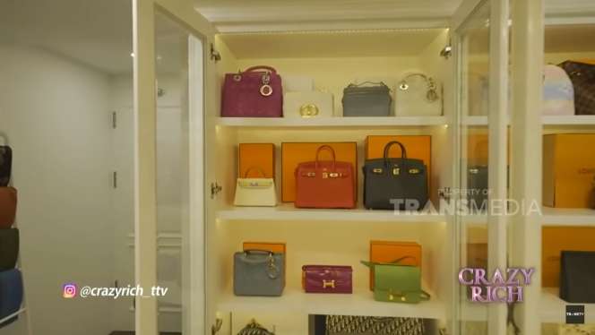 10 Potret Rumah Mewah Shella Saukia ‘Crazy Rich Aceh’ yang Viral, Istana di Tengah Kampung!