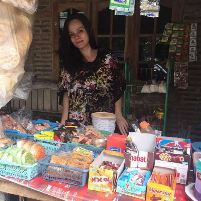 7 Potret Dewi Natalia Pemeran Monica ‘Tukang Ojek Pengkolan’ Tinggalkan Dunia Hiburan Kini Nasibnya Berubah!
