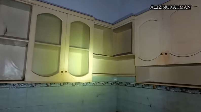 10 Potret Rumah Mewah Milik Artis Terbengkalai 20 Tahun, Ada Kerangkeng Binatang, Ngeri!