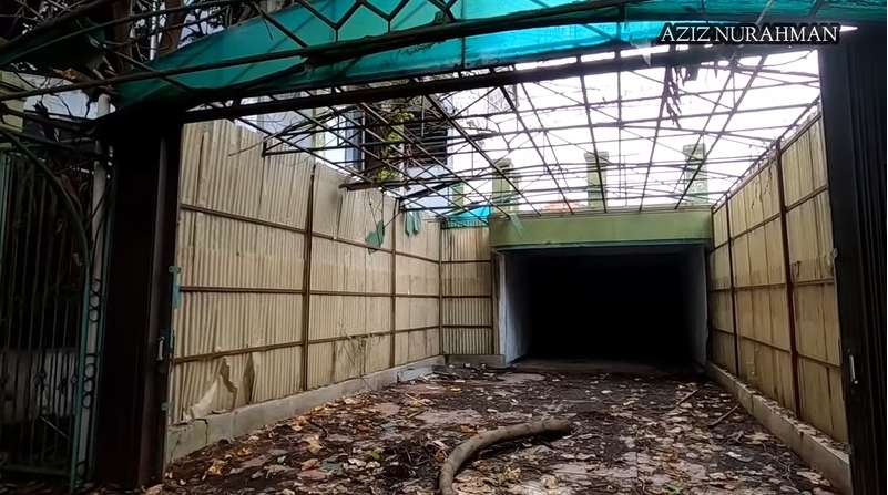 10 Potret Rumah Mewah Milik Artis Terbengkalai 20 Tahun, Ada Kerangkeng Binatang, Ngeri!