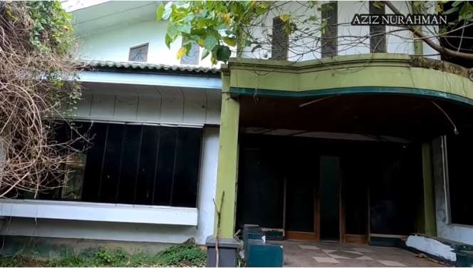 10 Potret Rumah Mewah Milik Artis Terbengkalai 20 Tahun, Ada Kerangkeng Binatang, Ngeri!