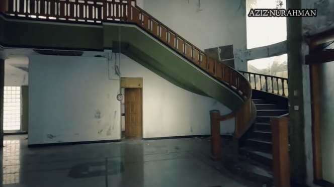 10 Potret Rumah Mewah Milik Artis Terbengkalai 20 Tahun, Ada Kerangkeng Binatang, Ngeri!