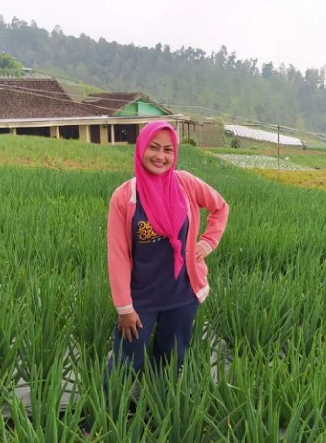 7 Potret Terbaru Novi Listiani Dibuan Cantik yang Alih Profesi Jadi Petani, Kini Mantap Berhijab!
