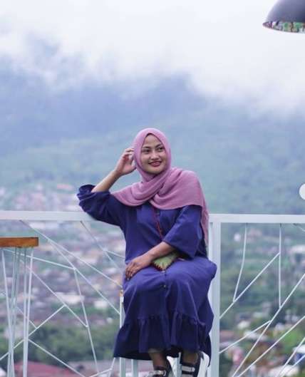 7 Potret Terbaru Novi Listiani Dibuan Cantik yang Alih Profesi Jadi Petani, Kini Mantap Berhijab!
