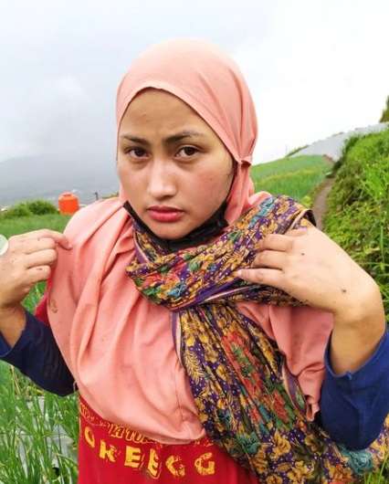 7 Potret Terbaru Novi Listiani Dibuan Cantik yang Alih Profesi Jadi Petani, Kini Mantap Berhijab!