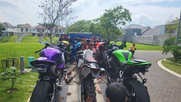 Sederet Momen Aset Doni Salmanan Disita Bareskrim, Ada Mobil Mewah Hingga Belasan Moge!