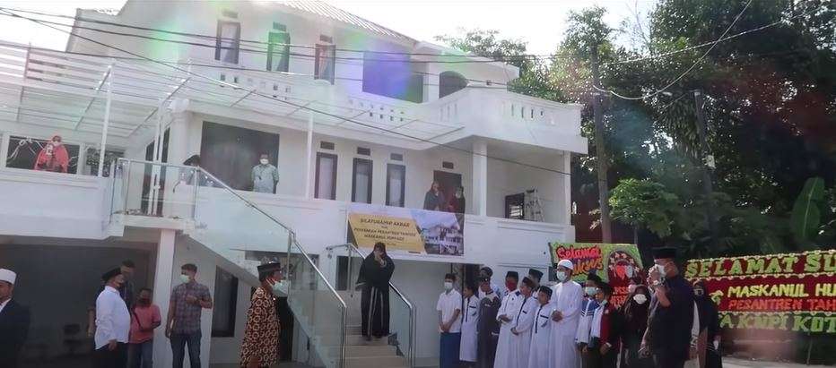 10 Potret Rumah Mewah Orangtua Ria Ricis di Batam, Kini Disulap Jadi Pondok Pesantren