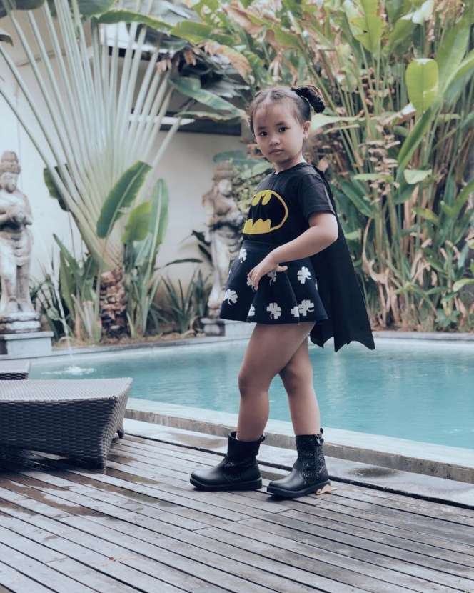 7 Potret Hawra Anak Angel Lelga dan Anwar Hafidz, Gaya Fashionnya Curi Perhatian!