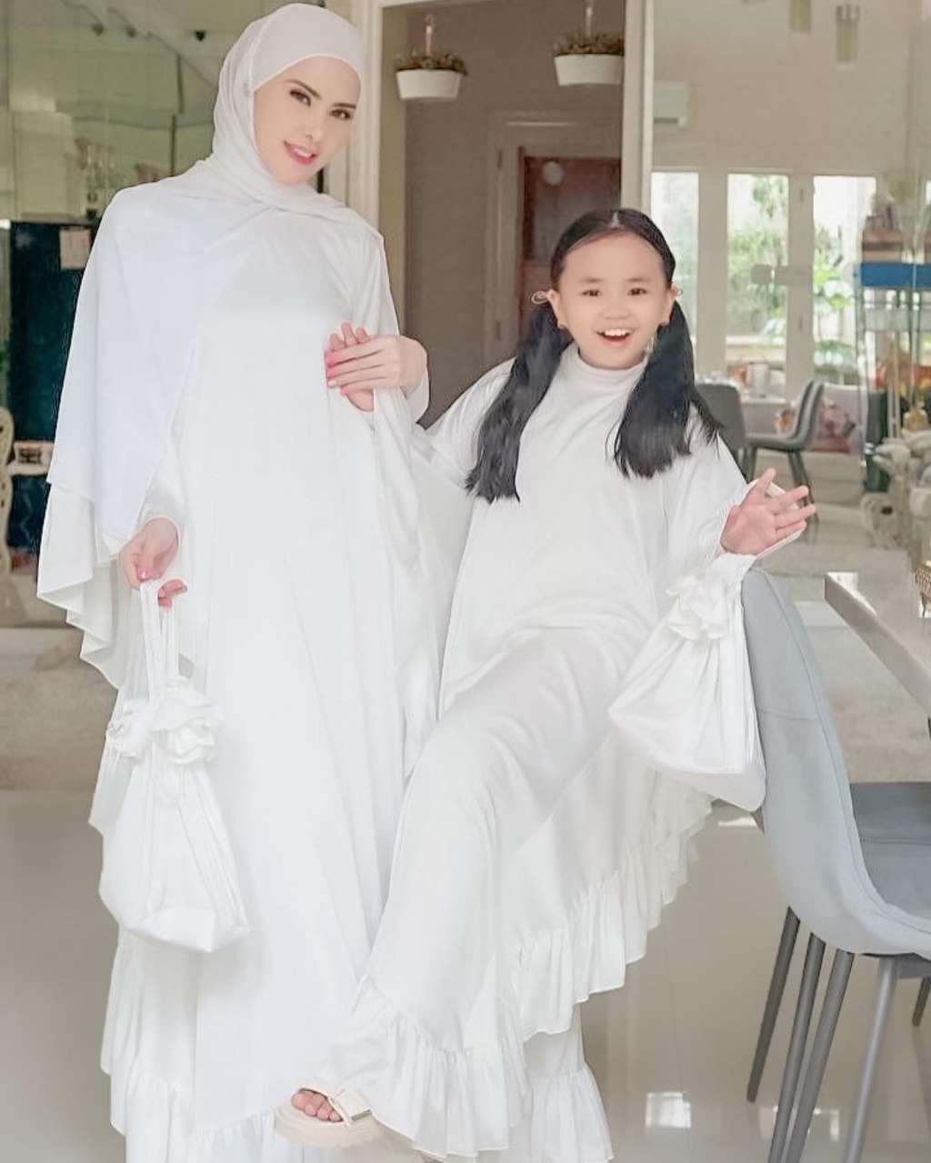 7 Potret Hawra Anak Angel Lelga dan Anwar Hafidz, Gaya Fashionnya Curi Perhatian!